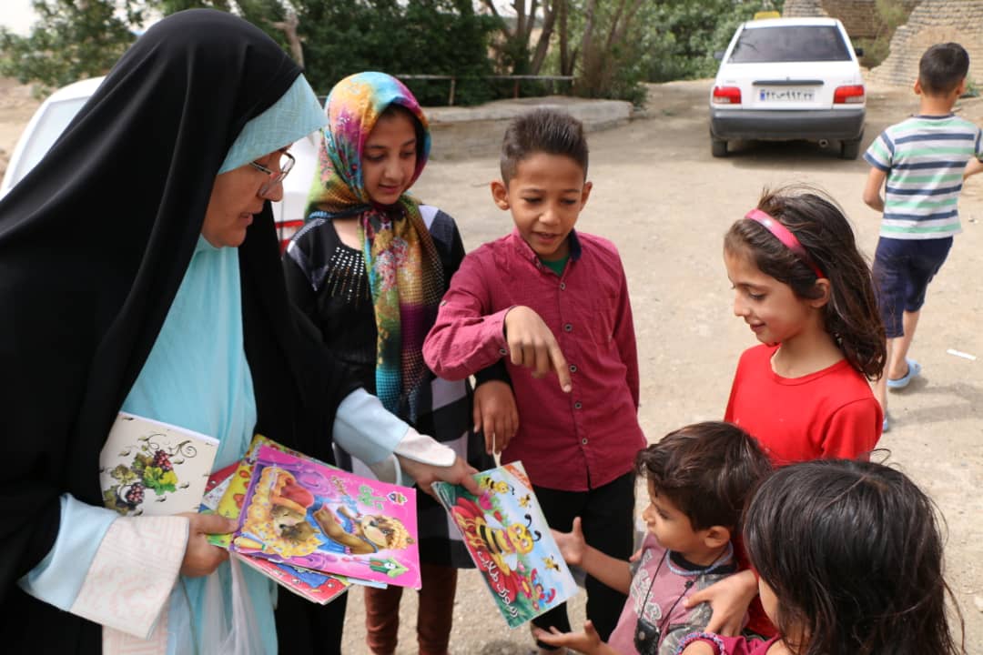 توزیع کتاب در کوره شمس آباد